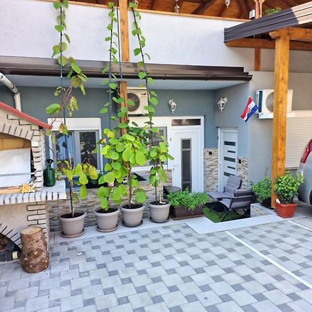 Studio Apartman Lorena Apartment Zagreb Ngoại thất bức ảnh