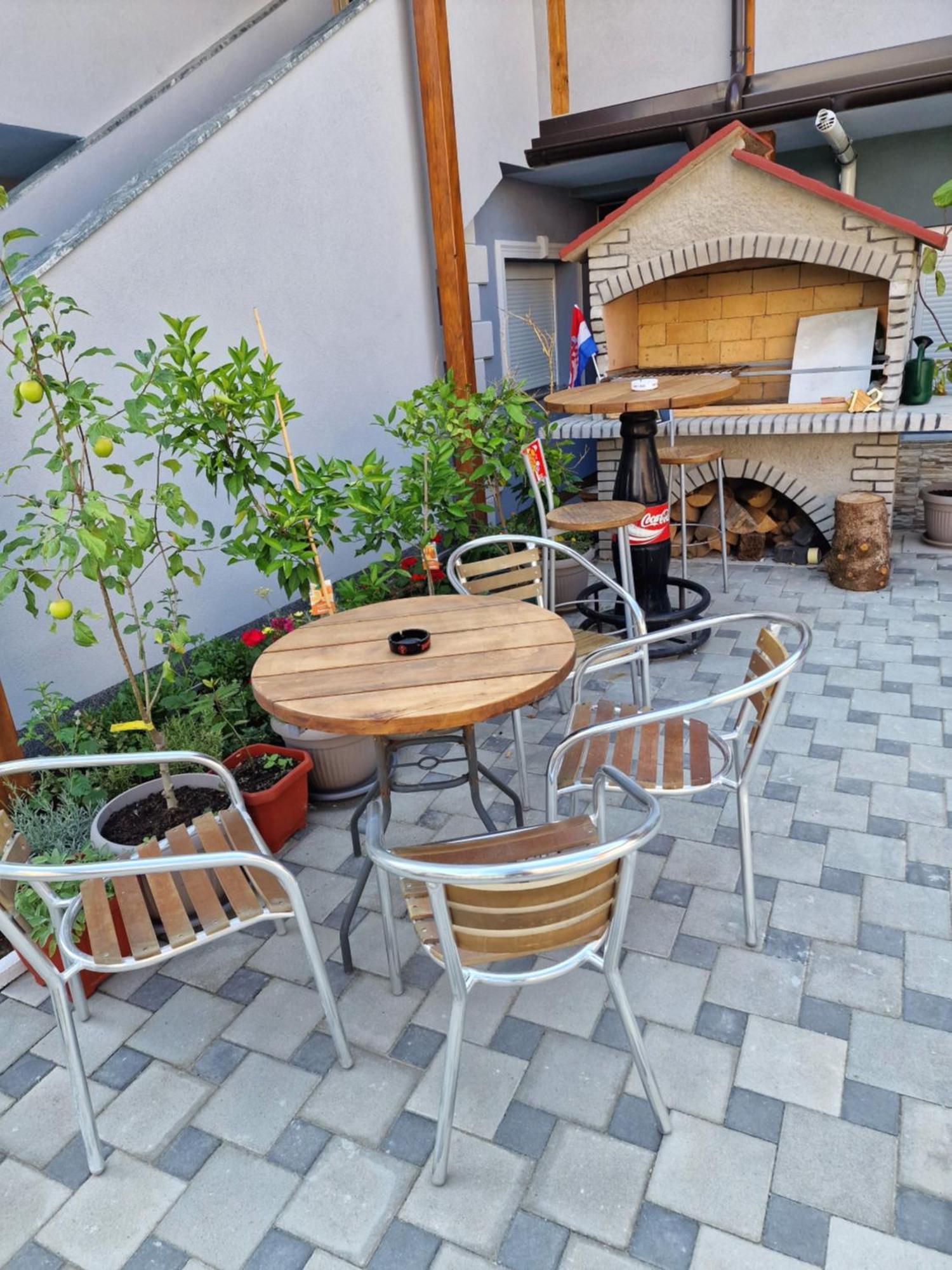 Studio Apartman Lorena Apartment Zagreb Ngoại thất bức ảnh